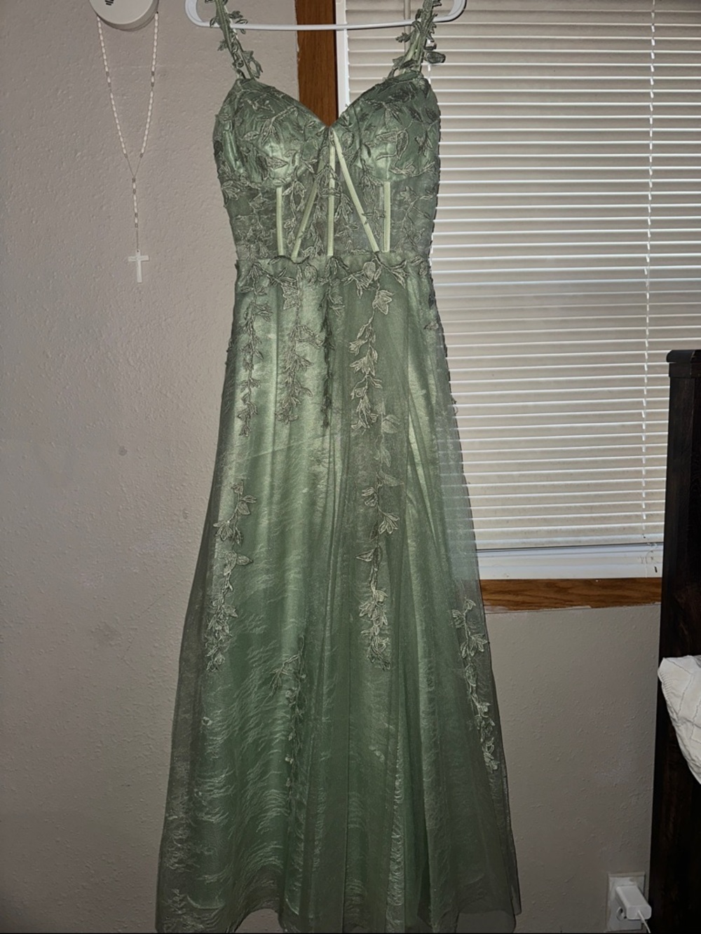 Green Lace Embroidered Spaghetti-Strap Evening Dress